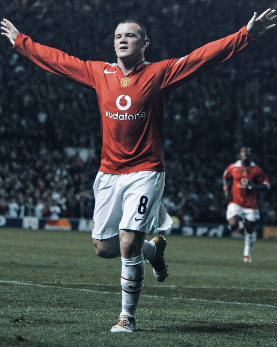 2004年的今天,18岁鲁尼曼联首秀戴帽,助球队大胜费内巴切